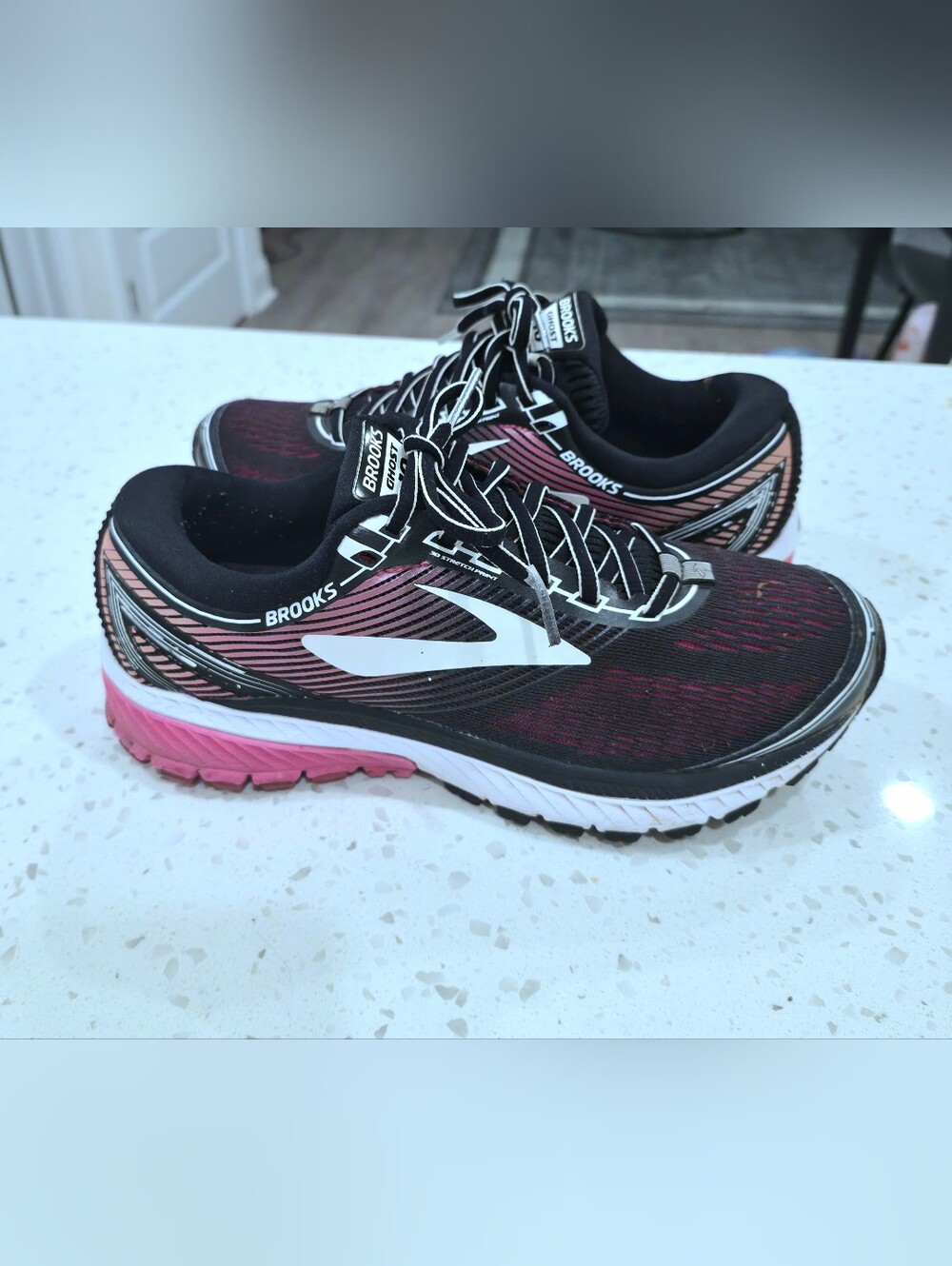Women’s BROOKS Ghost 10 Running Shoes – Size 8 Wide 